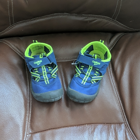 Oshkosh water shoes - Picture 1 of 3